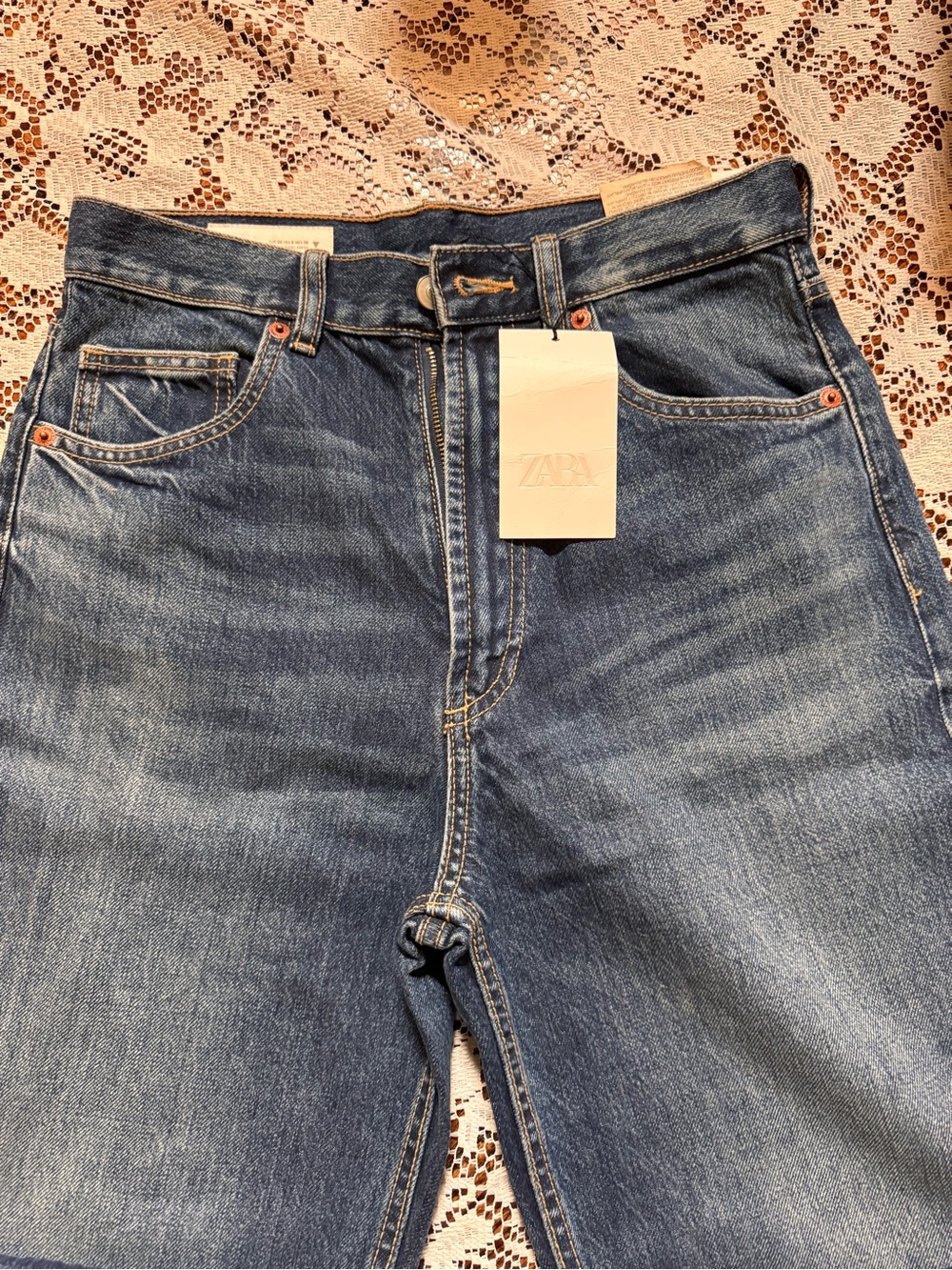 Zara Womenโs Medium Blue Straight Jeans